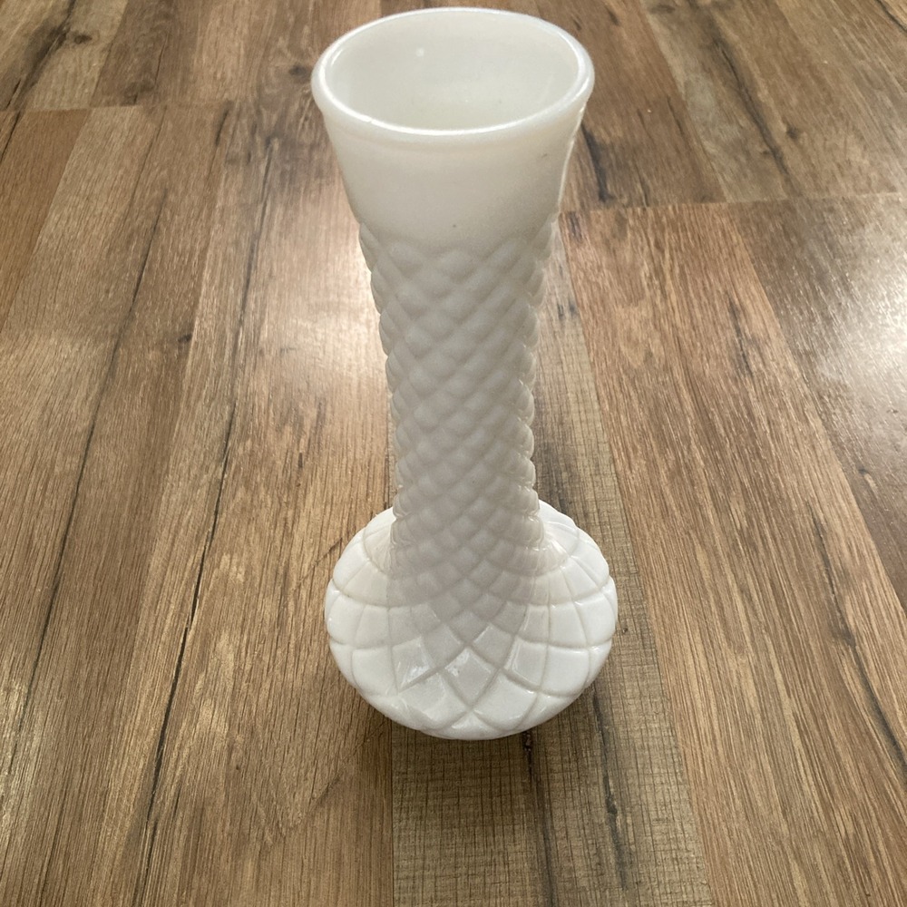 Vintage Hoosier Quilted Pattern White Milk Glass‎ Bud Vase